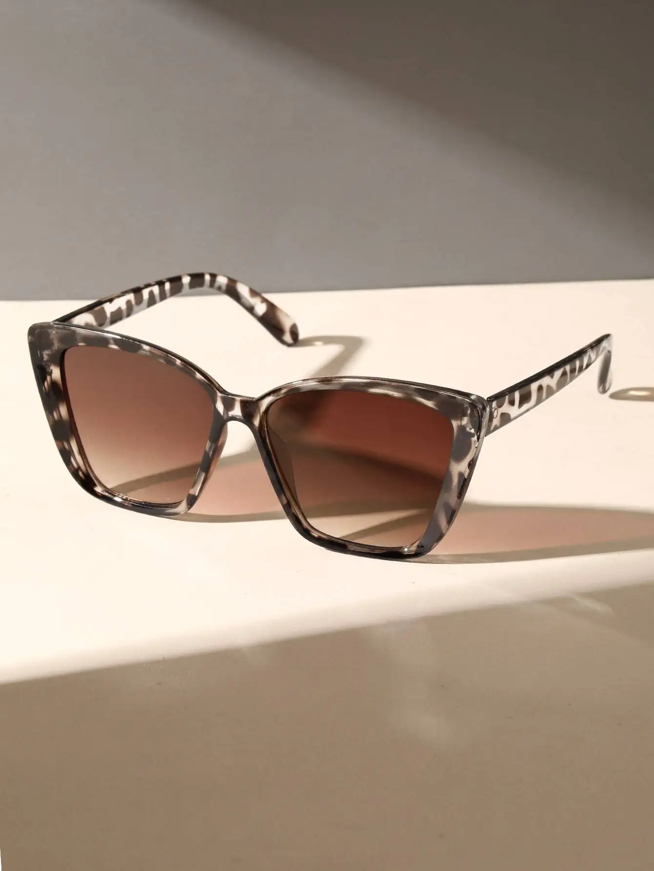 1 Pair Women's Cat Eye Plastic - Summer Clothing Drive のレビューと価格