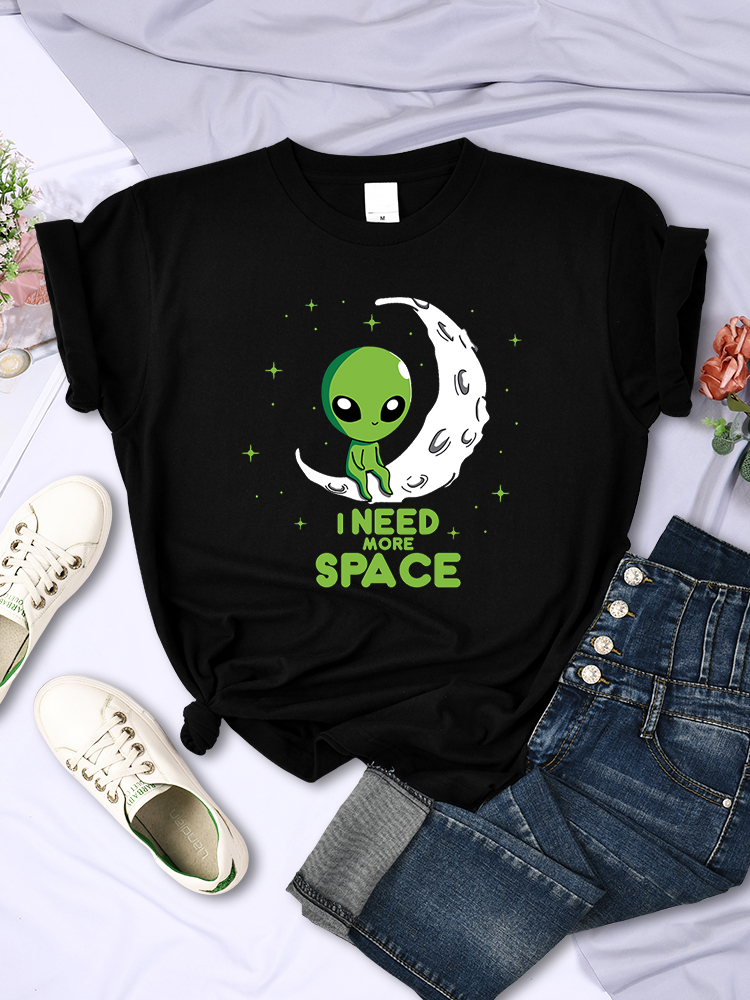 I Need More Space Green Alien  - Summer Clothing Needs のレビューと価格