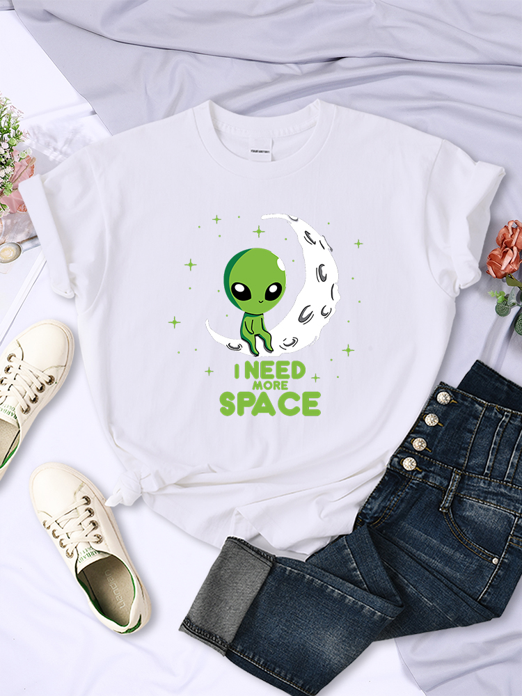 I Need More Space Green Alien  - Summer Clothing Needs のレビューと価格